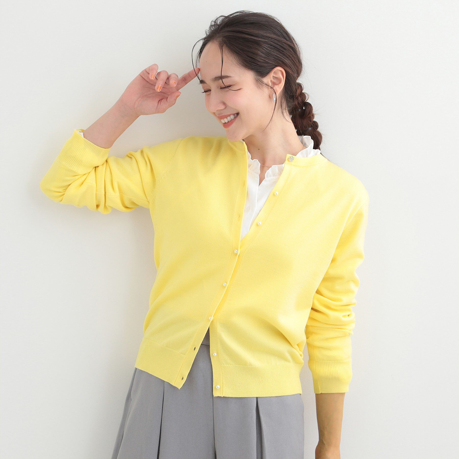 SHOO･LA･RUE「【洗濯機可/アンサンブル可】パール&times;ビジューがきらめく 上品クルーネックカーディガン」|カーディガン|