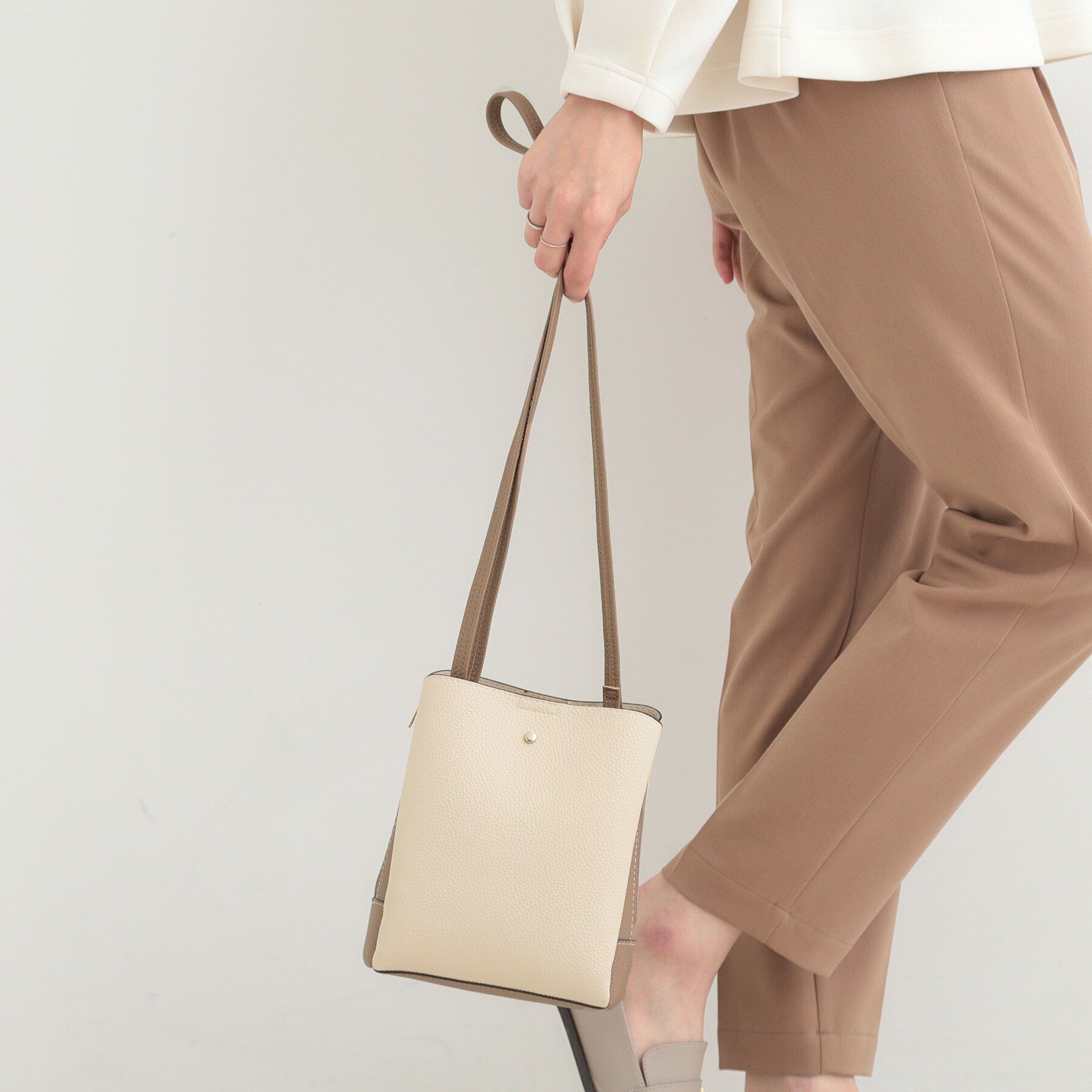 SHOO･LA･RUE「【軽量】ふわっと軽い3層ショルダー」|ショルダー・メッセンジャー|ライトベージュ(55