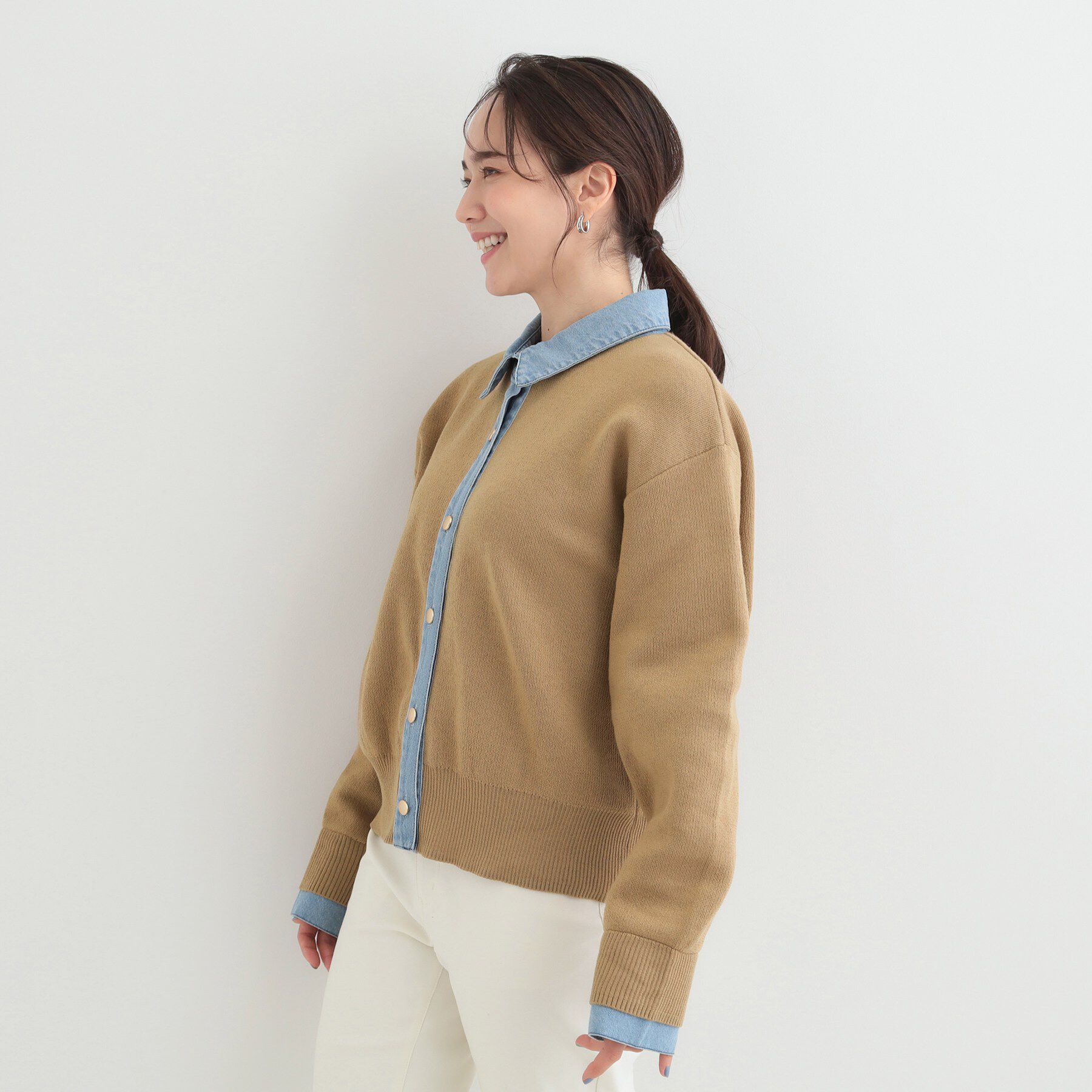 SHOO･LA･RUE「デニム切替でこなれ顔 金ボタン ニットカーディガン」|カーディガン|