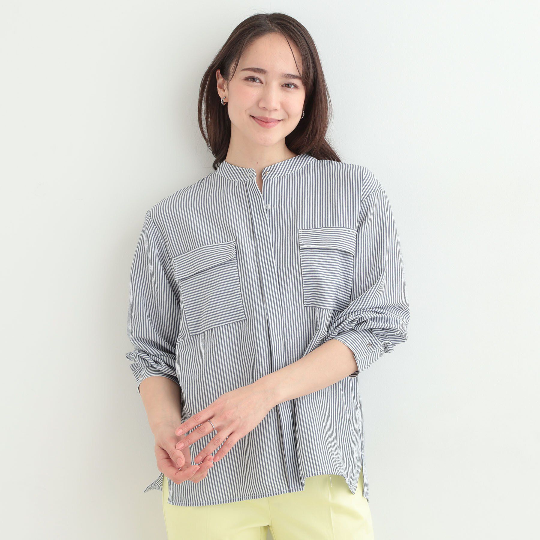 SHOO･LA･RUE「【イージーケア/S-LL/UV】きれいめにもラフにも　ダブルフラップポケットバンドカラーシャツ」|シャツ・ブラウス|