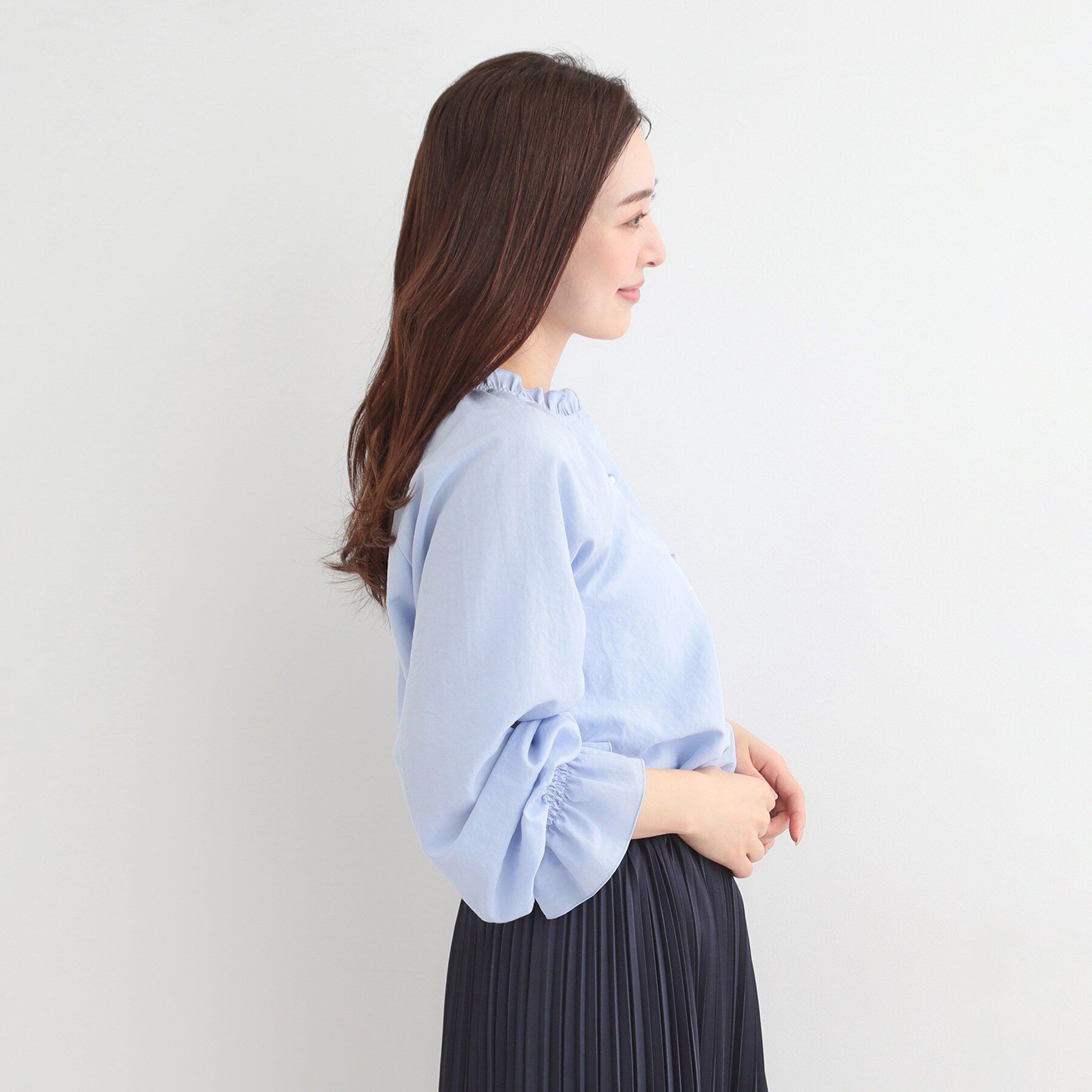 SHOO･LA･RUE「【洗濯後しわになりにくい/S-LL/UV】大人上品な フリル襟ブラウス」|シャツ・ブラウス|