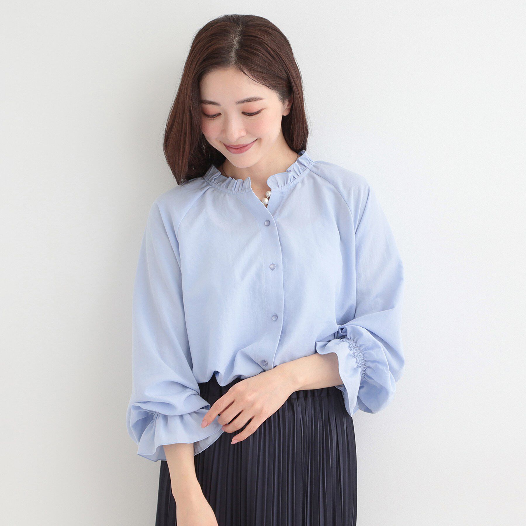 SHOO･LA･RUE「【洗濯後しわになりにくい/S-LL/UV】大人上品な フリル襟ブラウス」|シャツ・ブラウス|