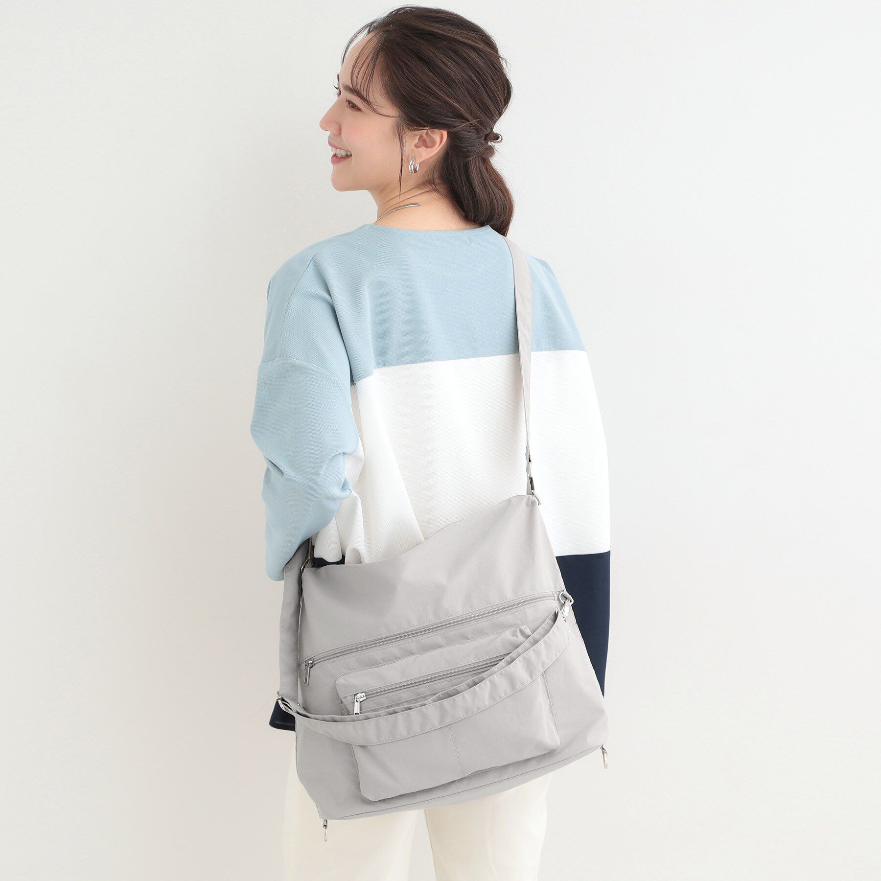 SHOO･LA･RUE「【撥水】リュックにもなる変形ショルダーバッグ」|ショルダー・メッセンジャー|ライトグレー(011