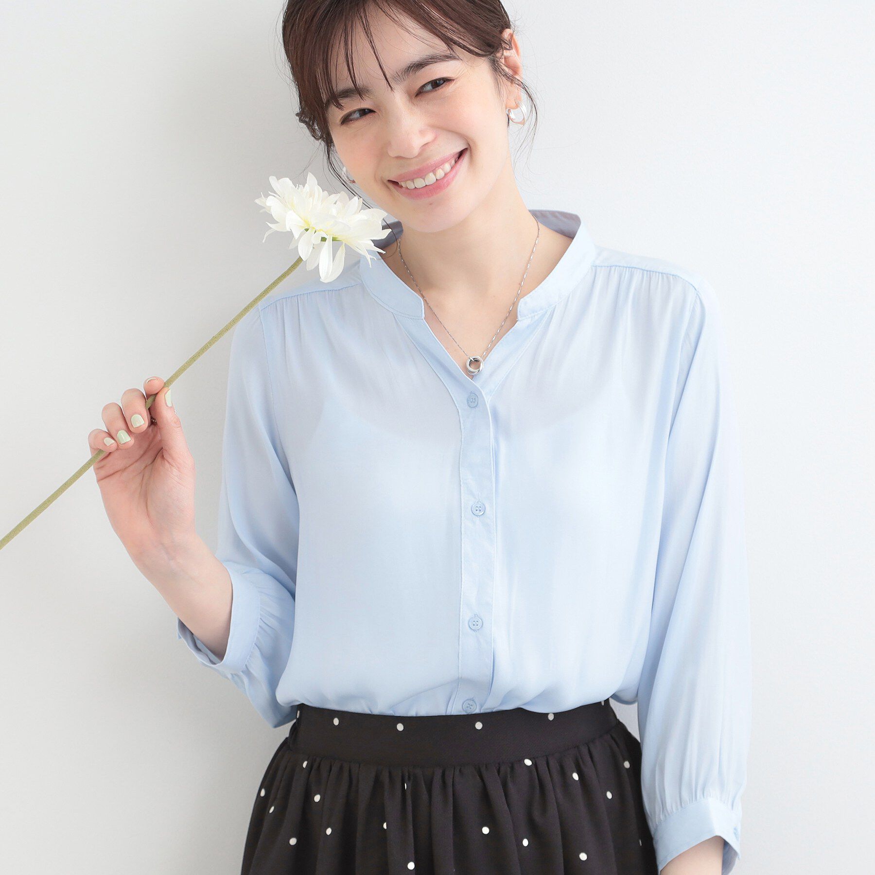 SHOO･LA･RUE「【S-LL】首元すっきり魅せ　大人の上品サテンブラウス」|シャツ・ブラウス|ブルー(091)