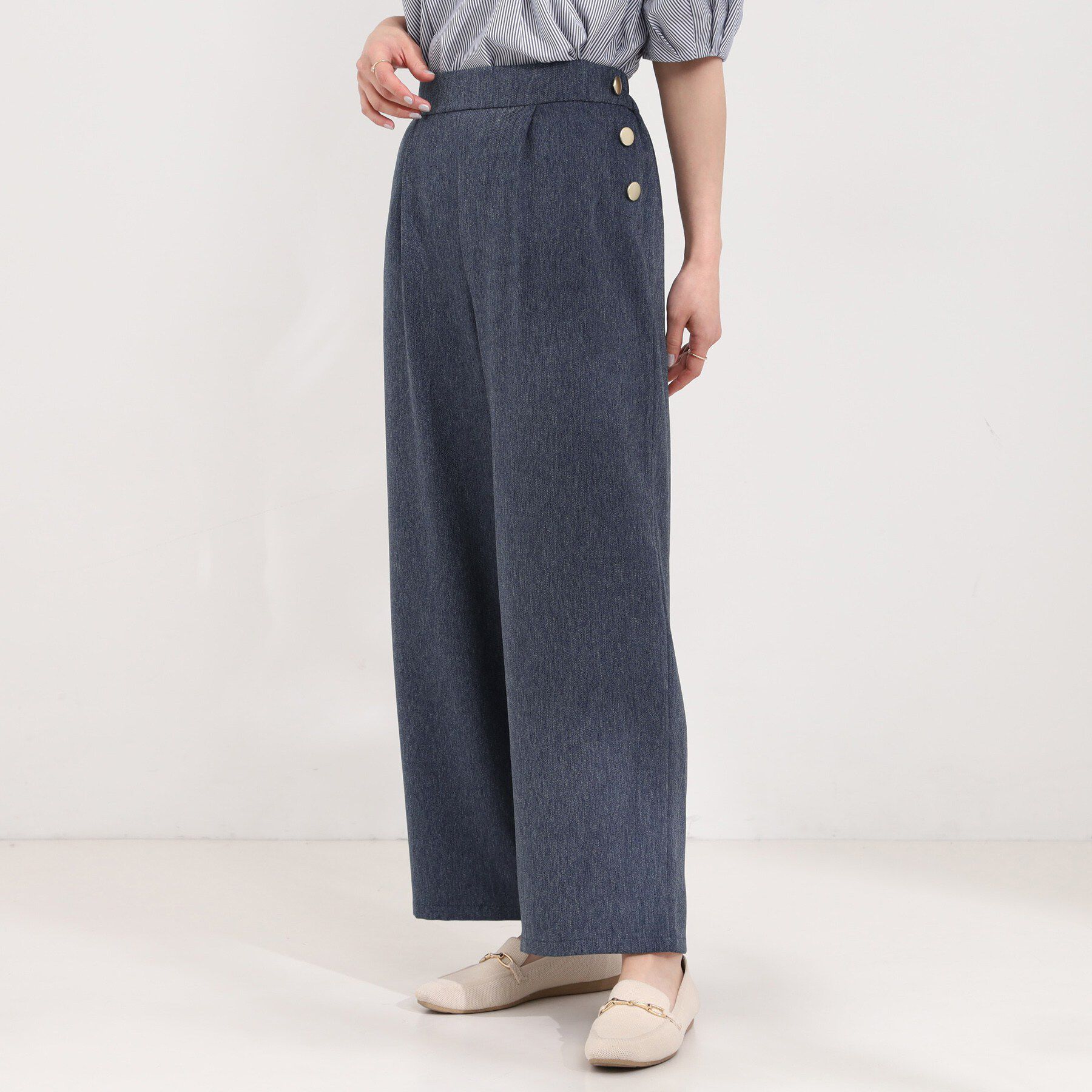 SHOO･LA･RUE「【S=LL】脚のラインを拾いにくい サイドボタン付きデニム風ワイドパンツ」|その他|