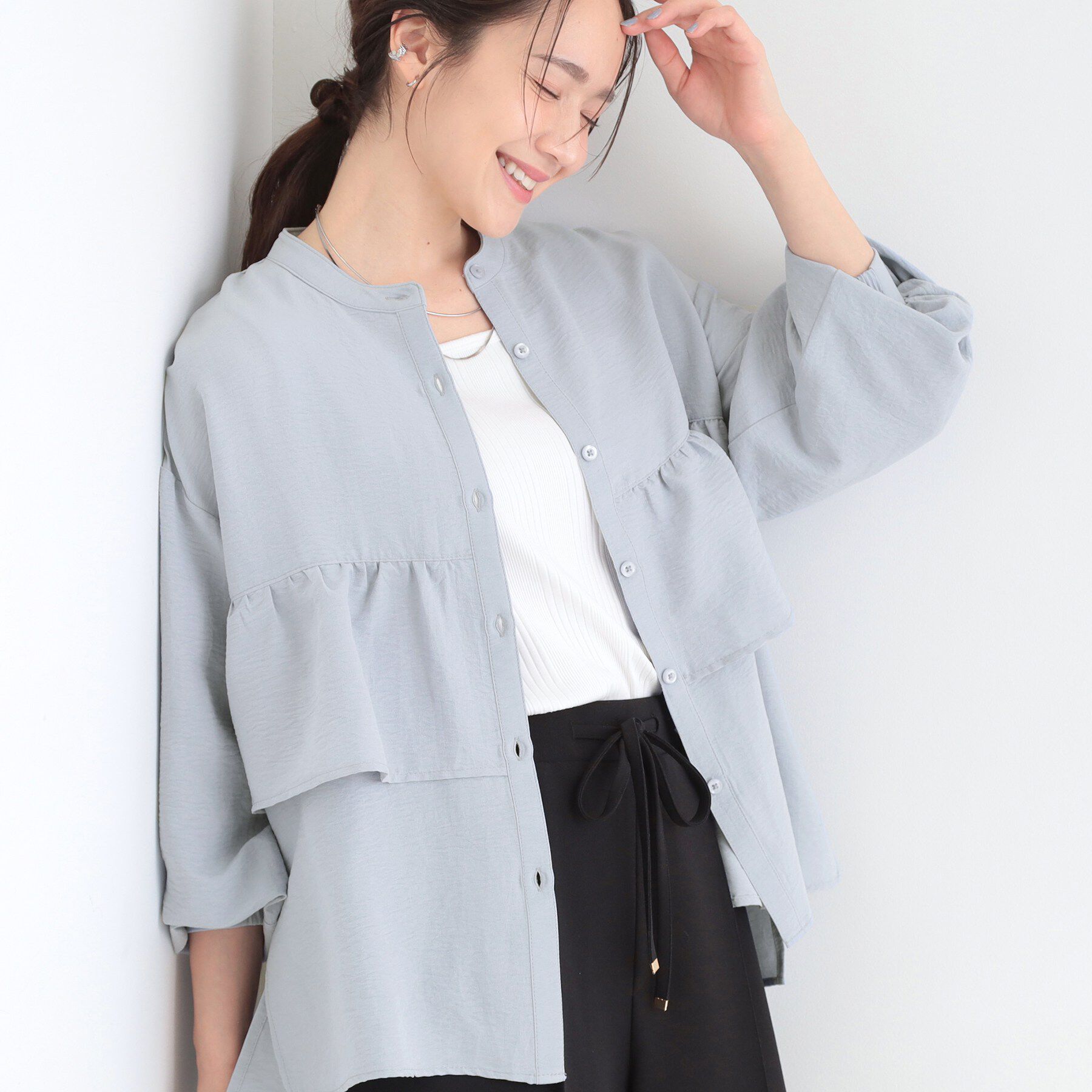 SHOO･LA･RUE「【S-LL】程よい甘さが魅力 ギャザー切り替えフリルシャツ」|シャツ・ブラウス|ブルー(091)