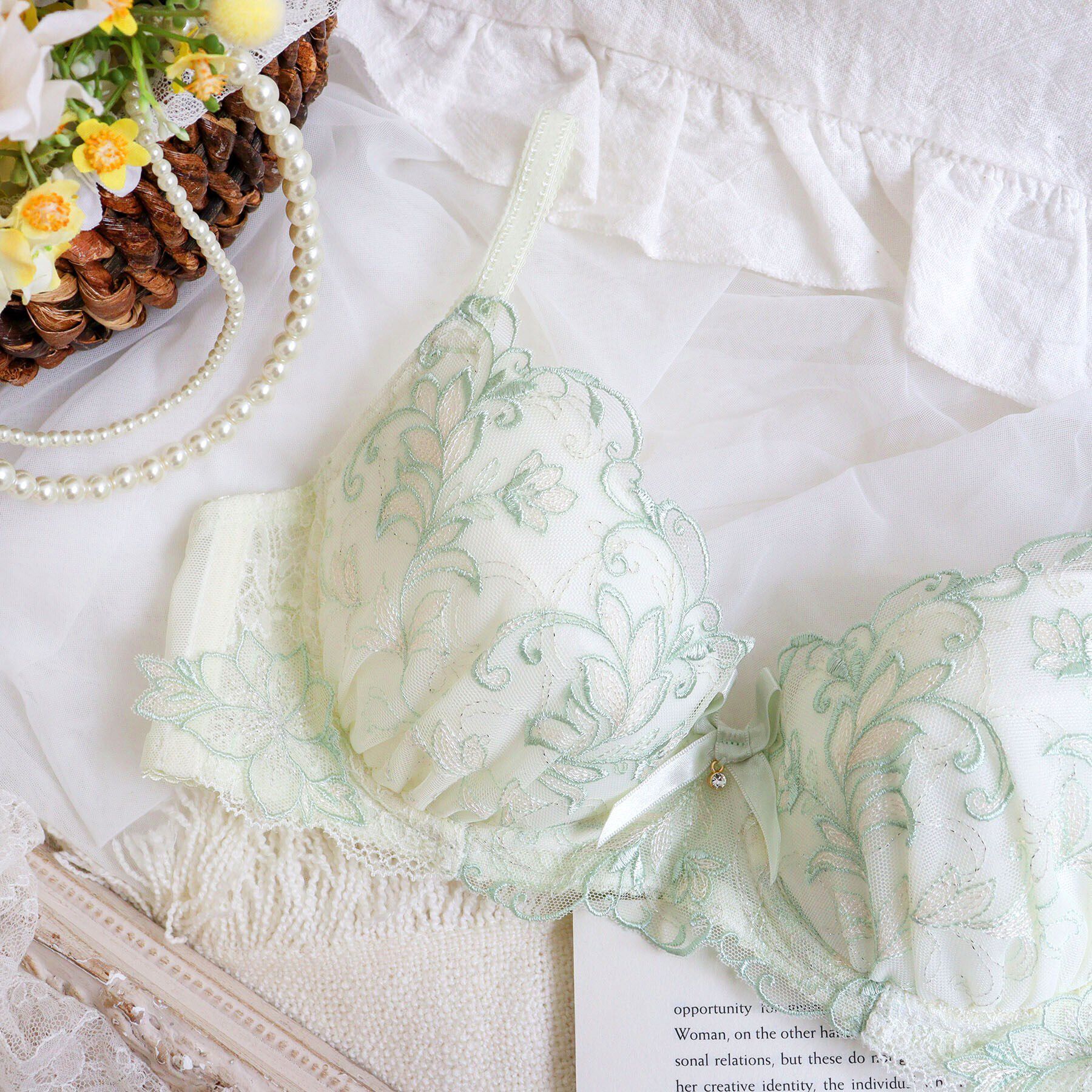 Risa Magli「イリーナ ブラジャー（E-F）＜サイドシェイプ＞」|インナー|