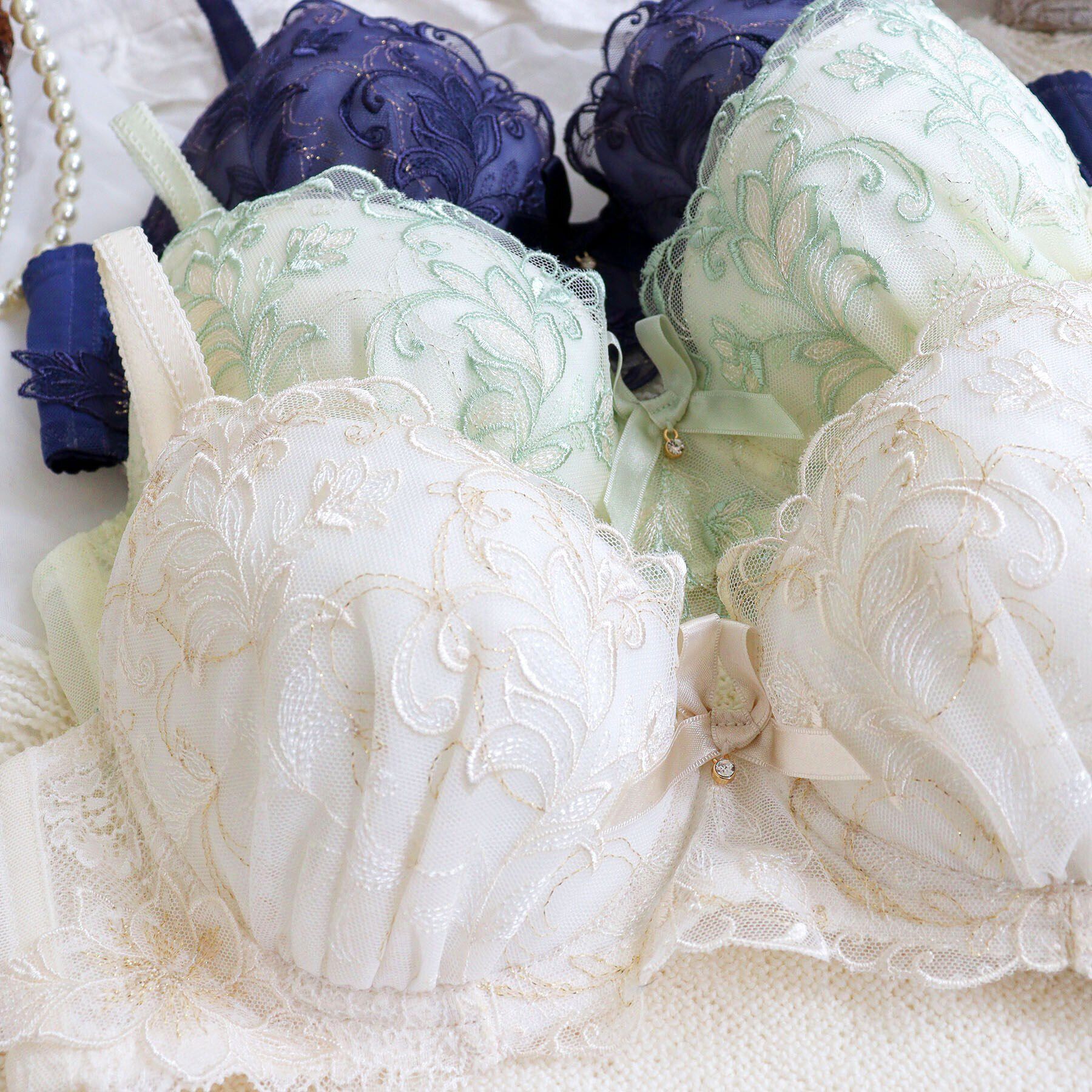 Risa Magli「イリーナ ブラジャー（E-F）＜サイドシェイプ＞」|インナー|