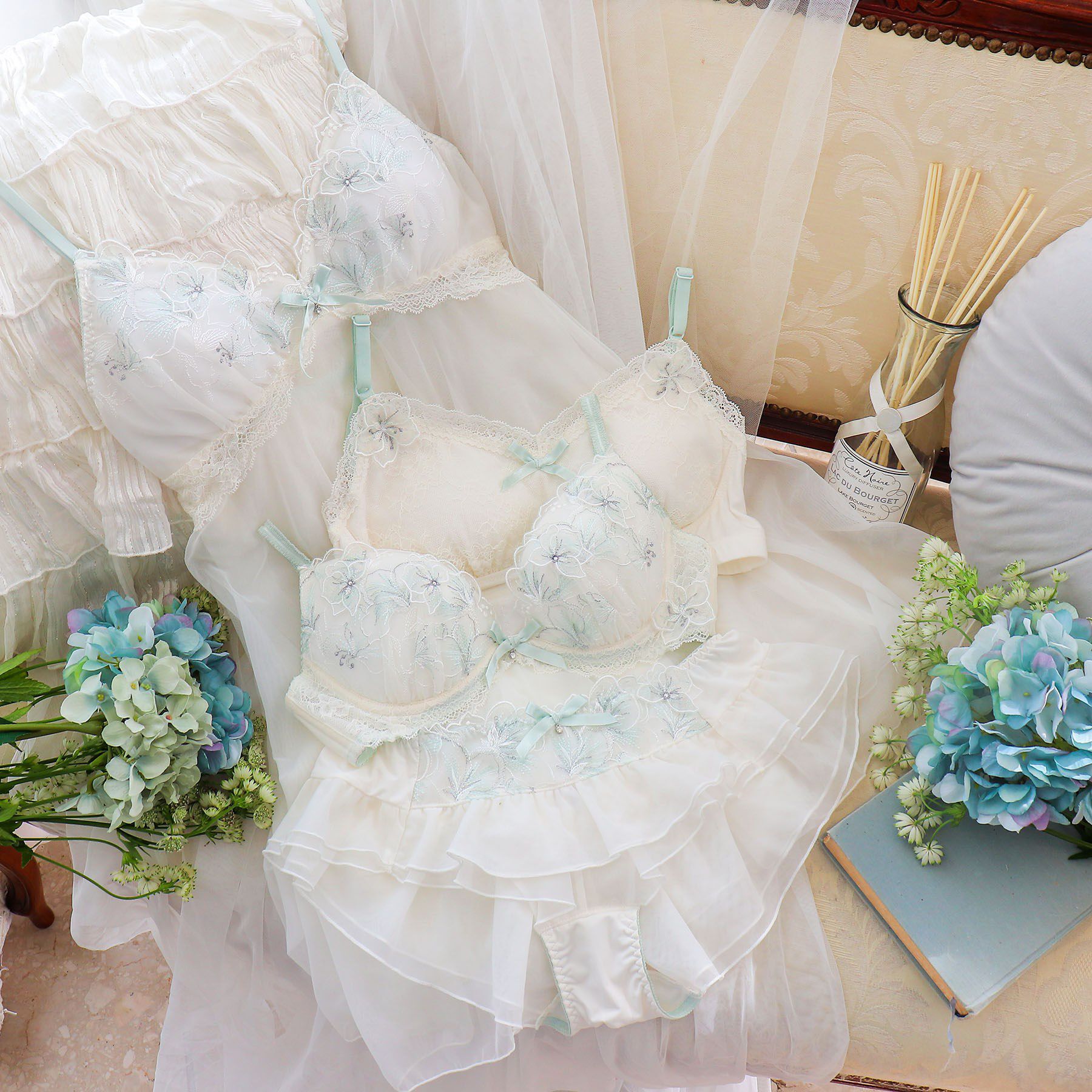 Risa Magli「ナーラ ブラジャー（E-F）＜リサマリ ミラクル谷間ブラ＞」|インナー|