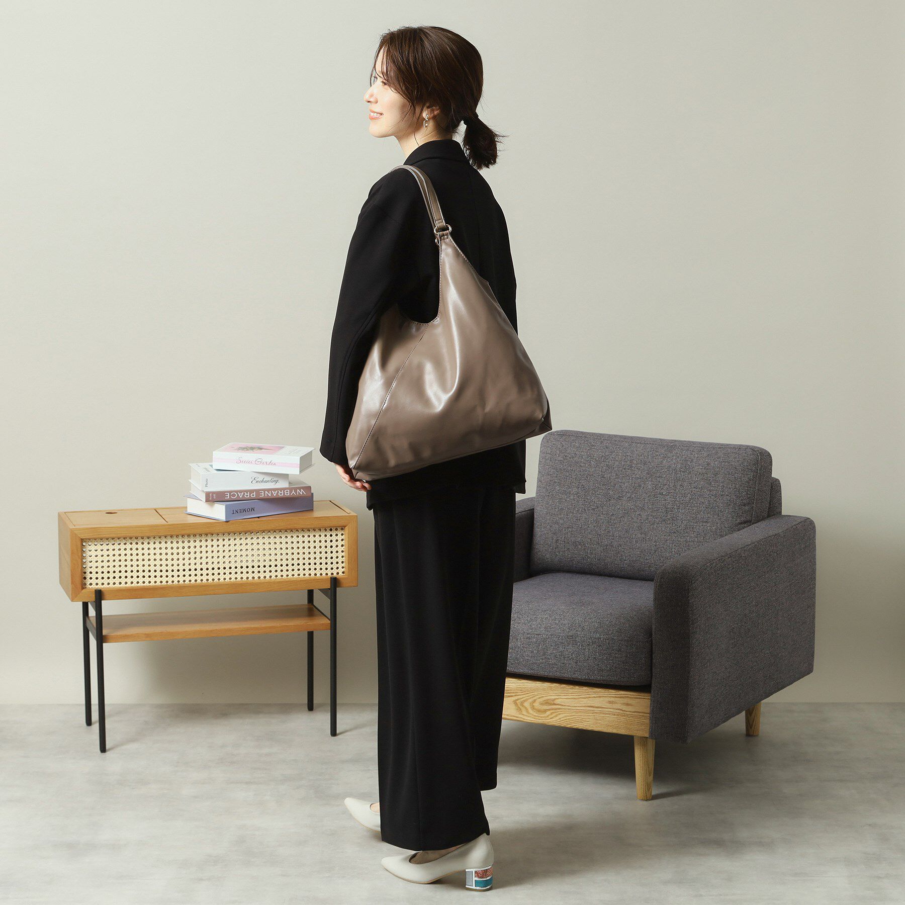 ITS&rsquo;DEMO「【A4対応】合皮Vカットトート」|トートバッグ|