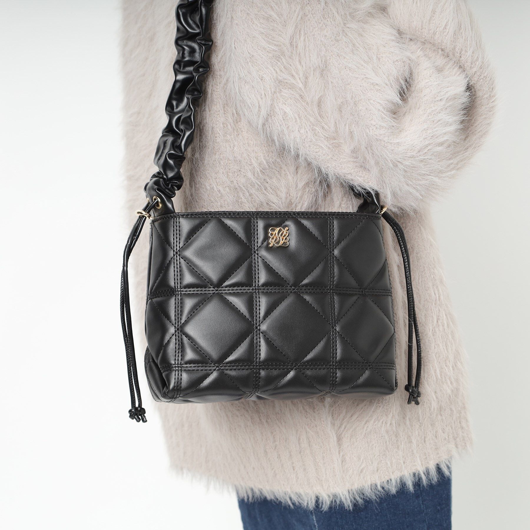 Ober Tashe「ロゴプレート付き キルティング2WAYショルダーバッグ」|ショルダー・メッセンジャー|