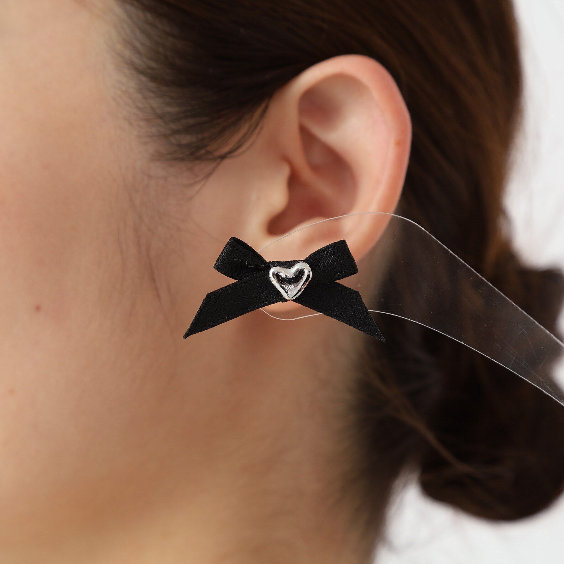 Grandedge「メタルピアス ハート ブラックリボン チタンポスト スタッドピアス」|ピアス|