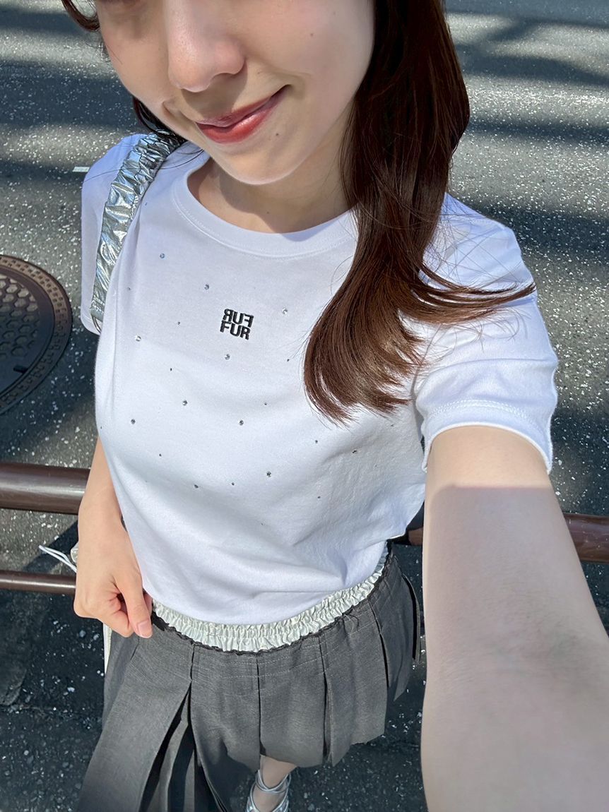 FURFUR「【WEB限定】ビジュー付きロゴ刺繍Tシャツ」|Tシャツ・カットソー|