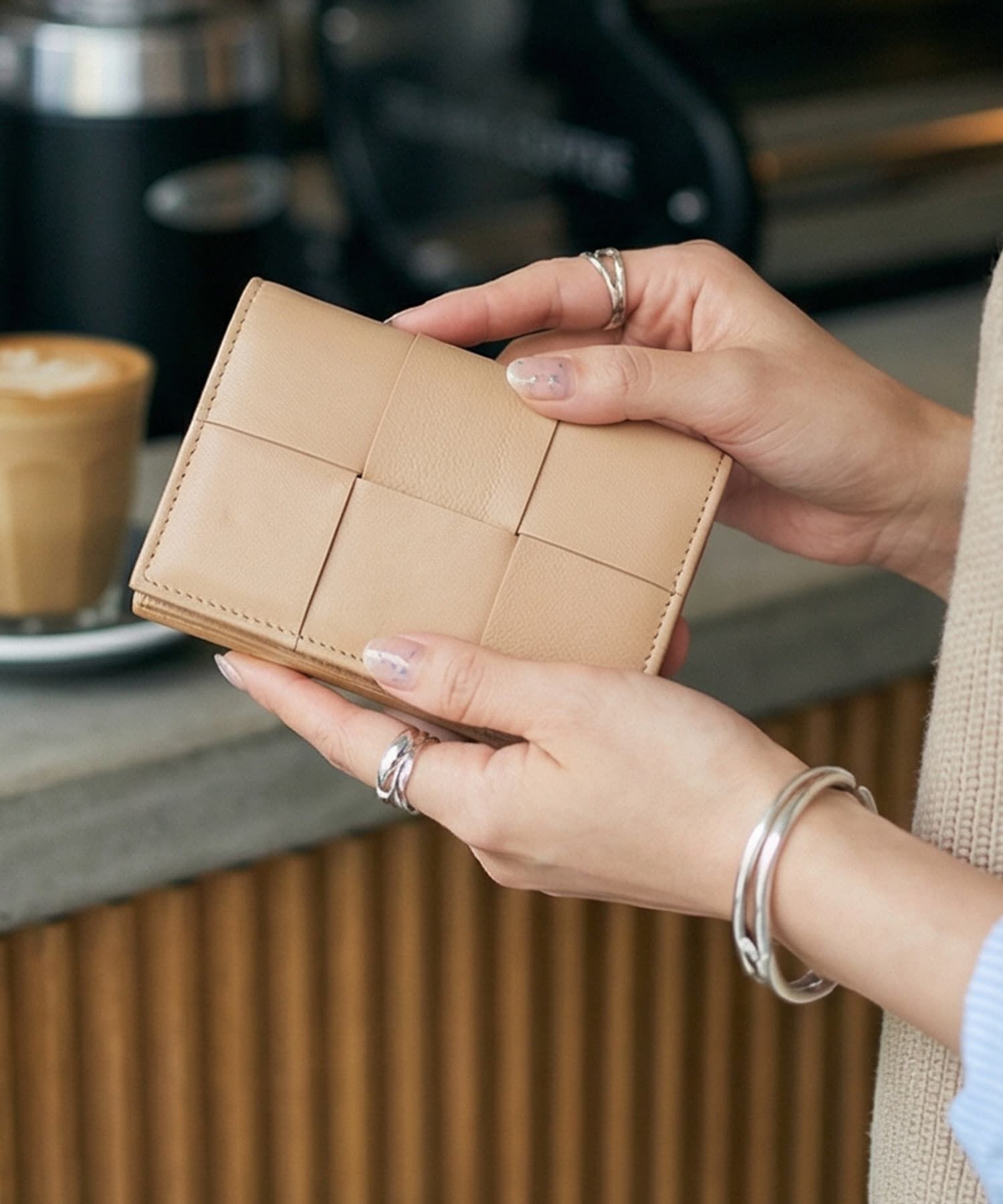 STYLE DELI「【DELI by】編み込みラムレザーカードホルダー」|名刺入れ・カードケース|ベージュ