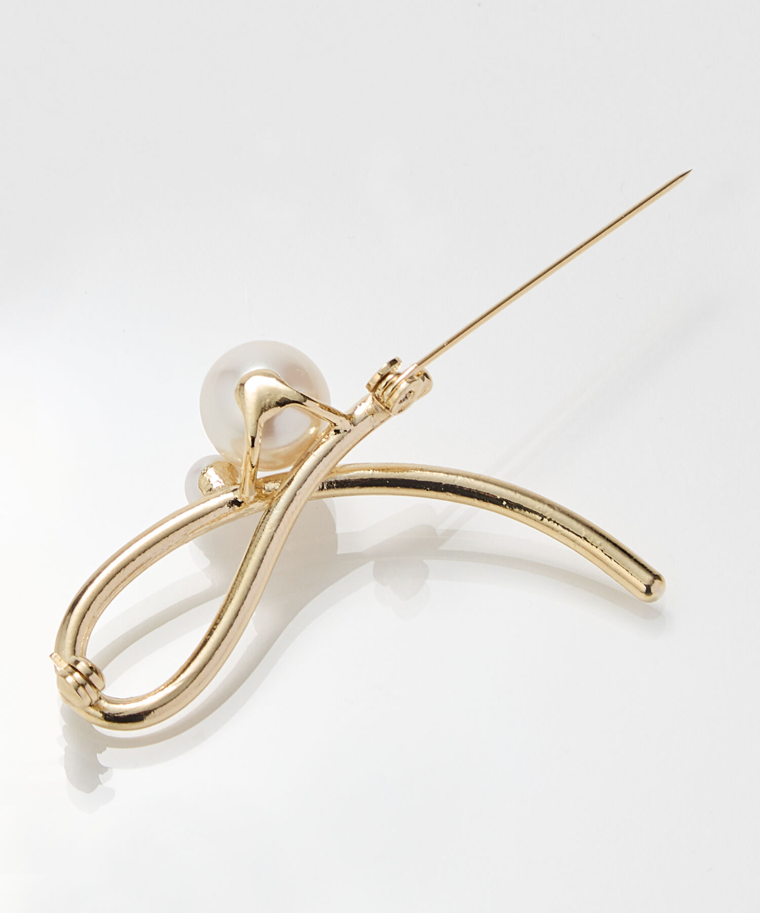Phoebe「クロスメタルパールブローチ　ゴールド」|ブローチ・コサージュ|