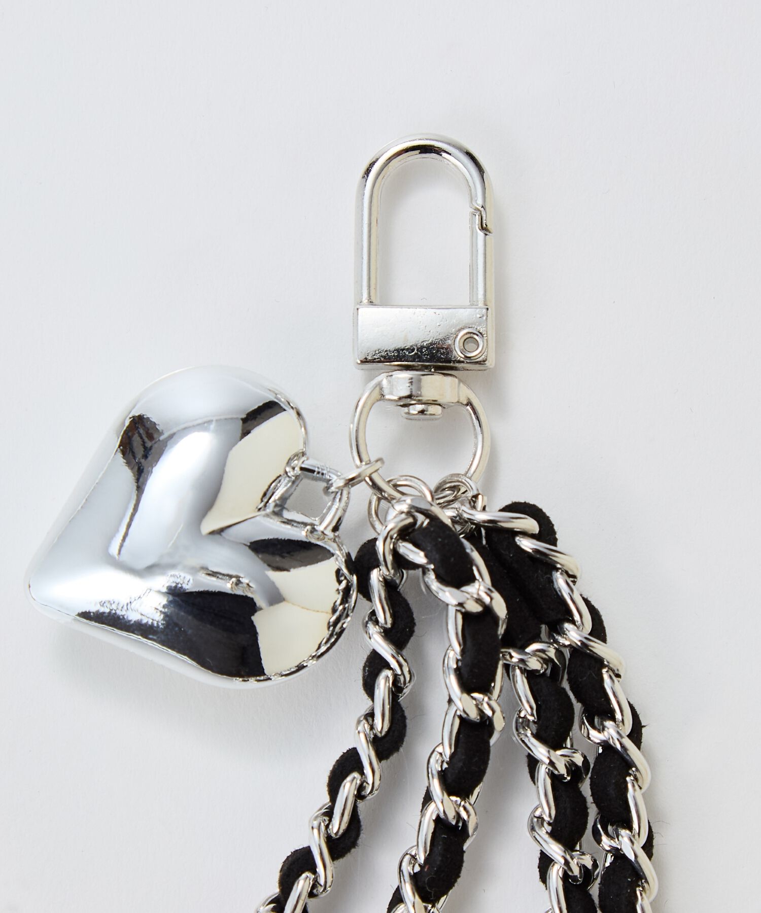 Phoebe「スウェードチェーンハートバッグチャーム　ブラック　シルバー」|チャーム・キーホルダー|