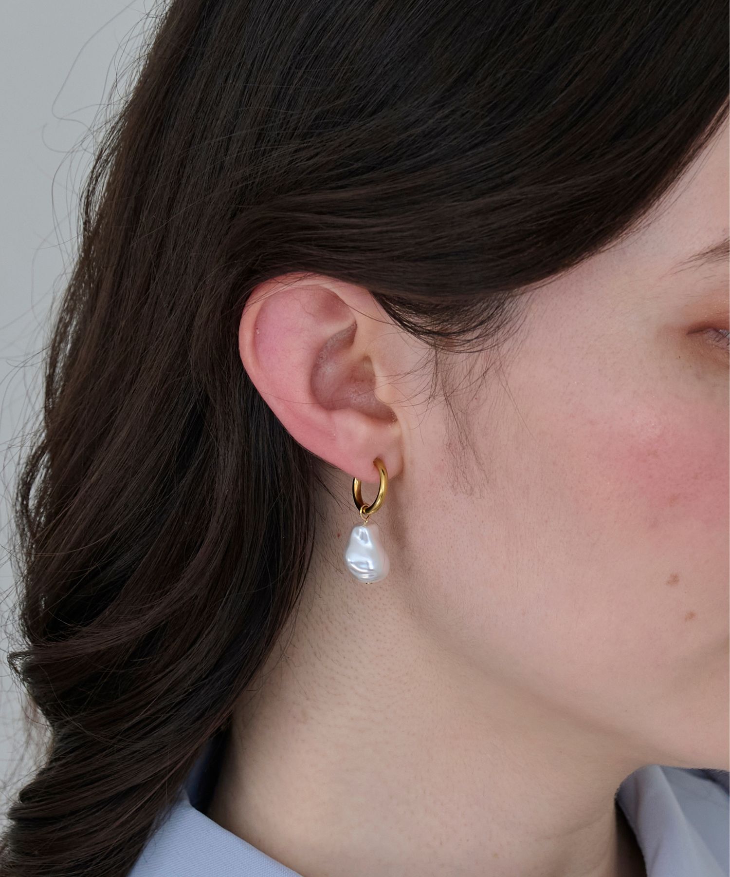 Phoebe「【金属アレルギー対応】バランスバロックパールフープイヤリング　ゴールド/ステンレス/大ぶり/主役級」|イヤリング|