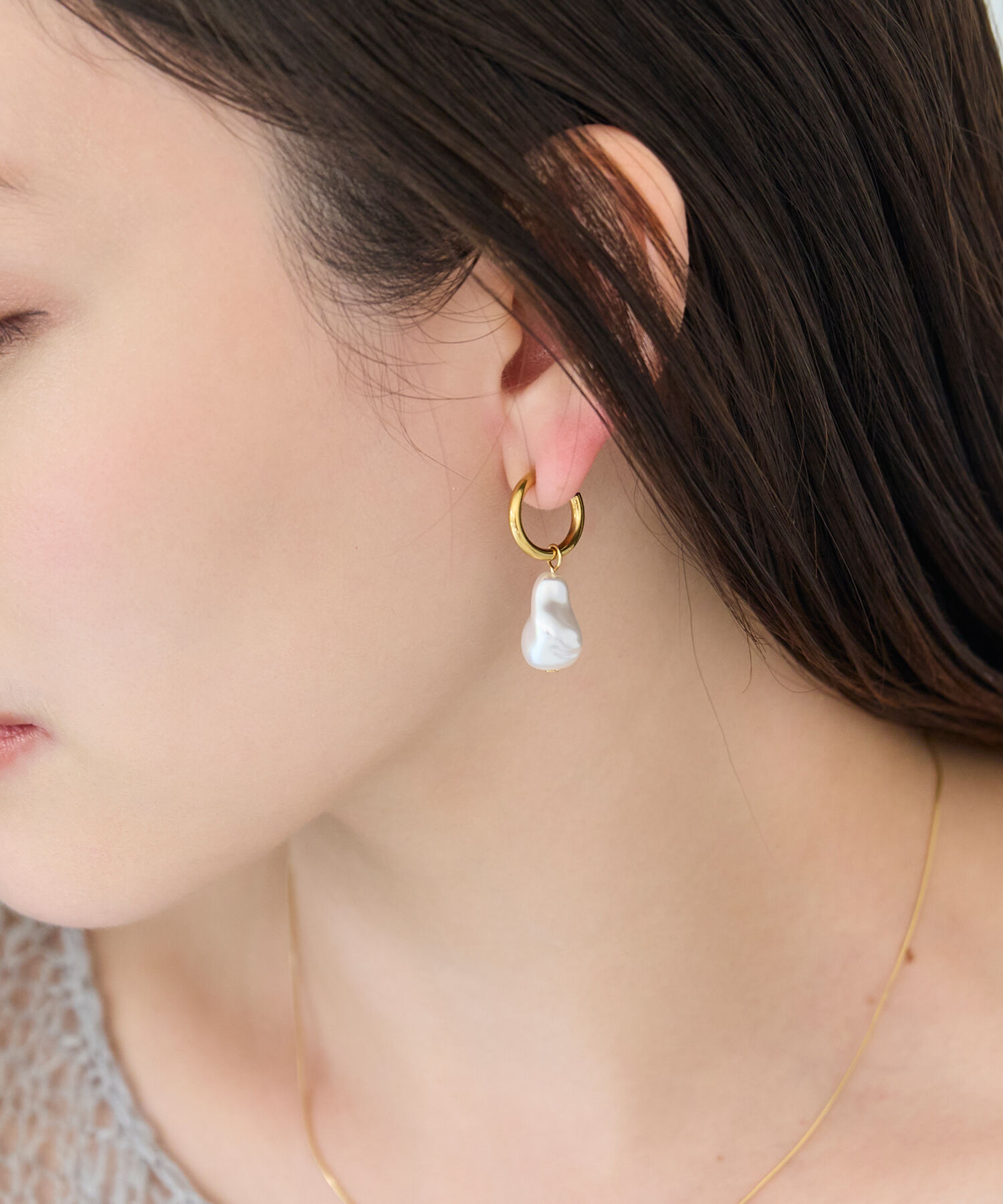 Phoebe「【金属アレルギー対応】バランスバロックパールフープイヤリング　ゴールド/ステンレス/大ぶり/主役級」|イヤリング|