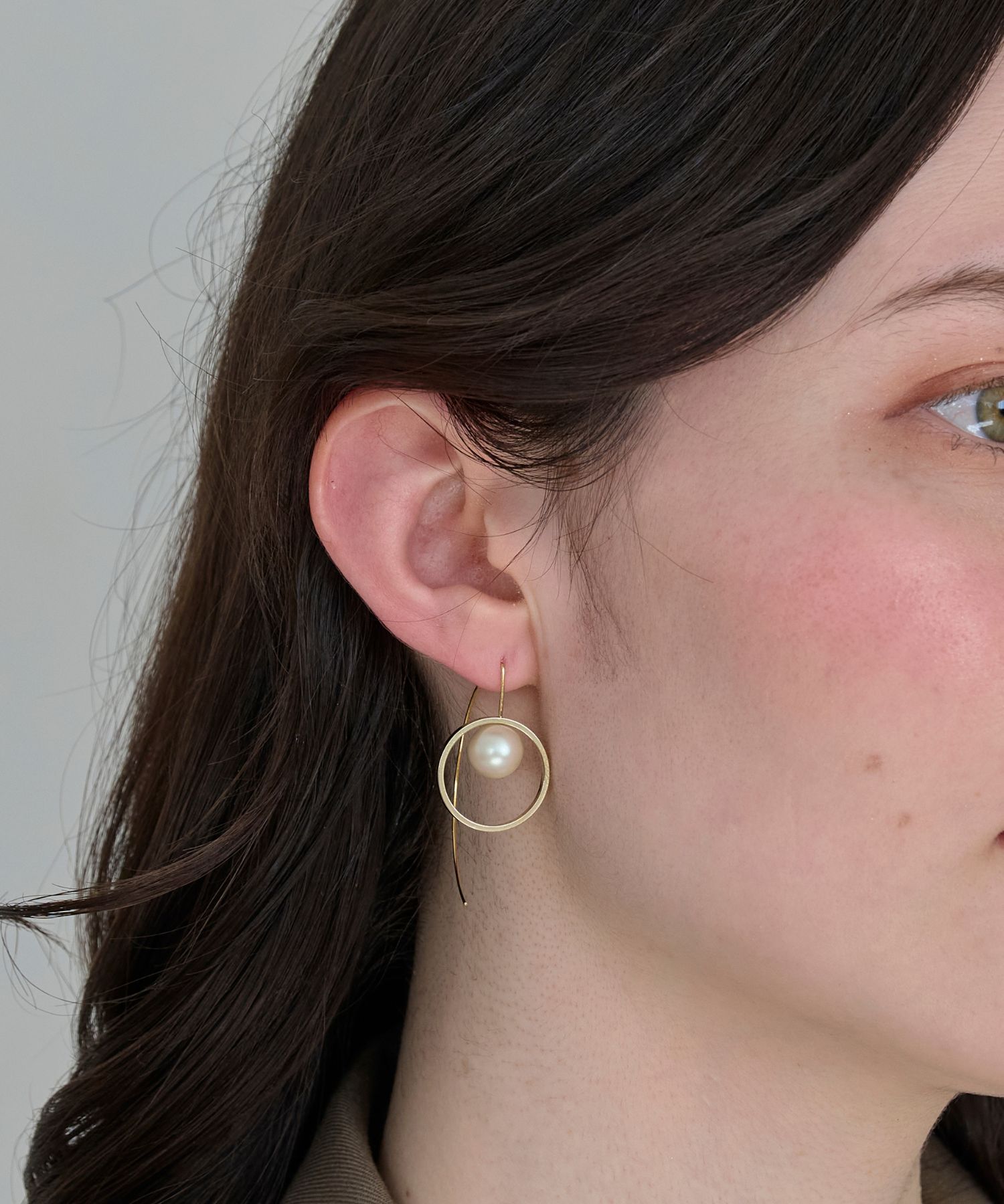 Phoebe「【金属アレルギー対応】モーションリングパールピアス/ニッケルフリー/大ぶり/存在感◎/主役級」|ピアス|ホワイト