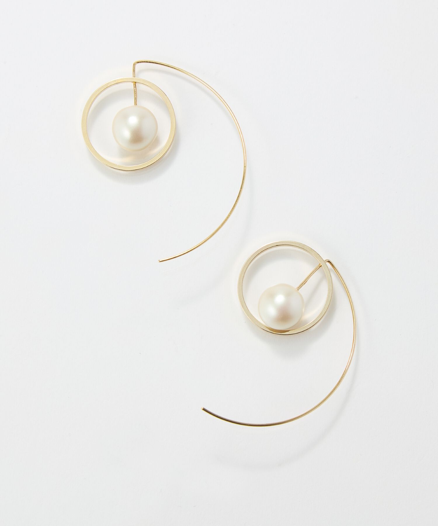 Phoebe「【金属アレルギー対応】モーションリングパールピアス/ニッケルフリー/大ぶり/存在感◎/主役級」|ピアス|