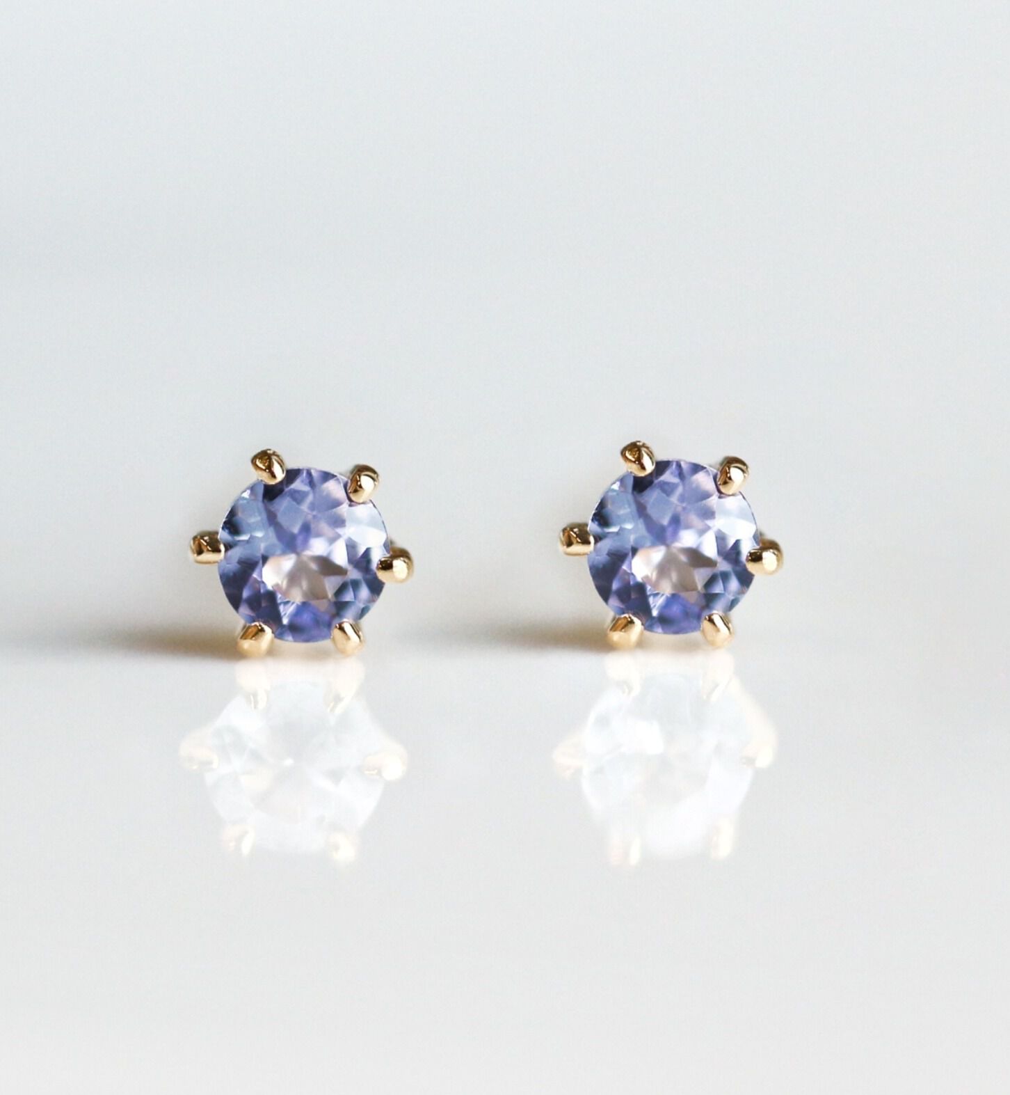  「誕生石 一粒ピアス | K18 」|ピアス|12月 タンザナイト