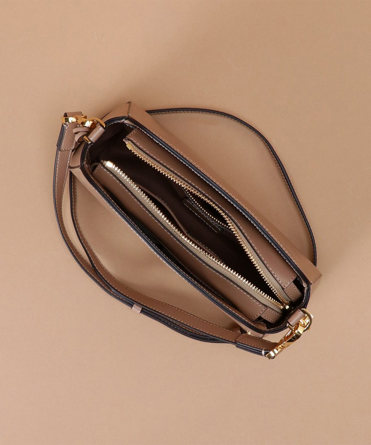 Samantha Thavasa「トラペズミニヨン ショルダーバッグ」|ショルダー・メッセンジャー|