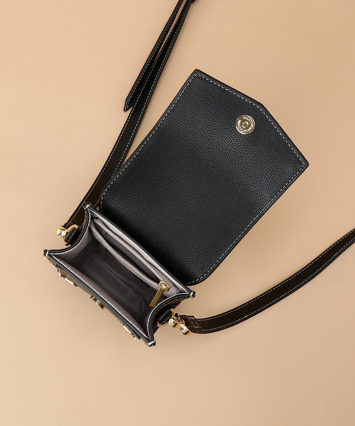 Samantha Thavasa「カードスロット付きシンプルスマホショルダー」|ショルダー・メッセンジャー|