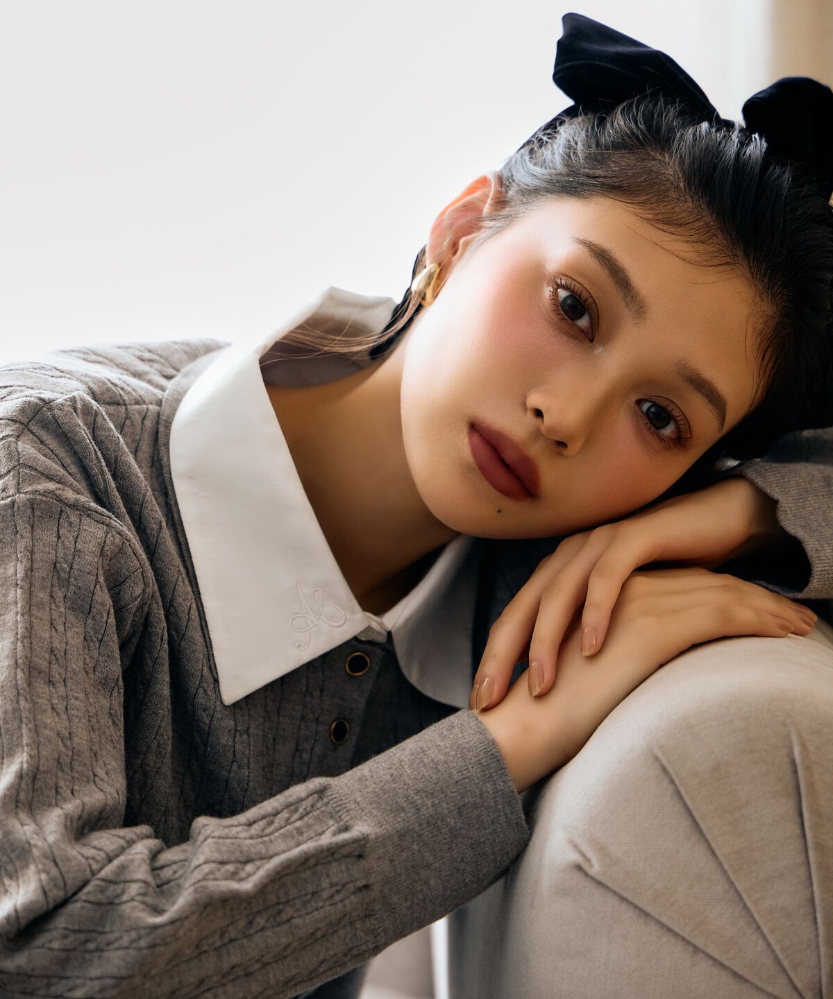 アンドクチュール「シャツ襟ケーブルニット」|ニット・セーター|