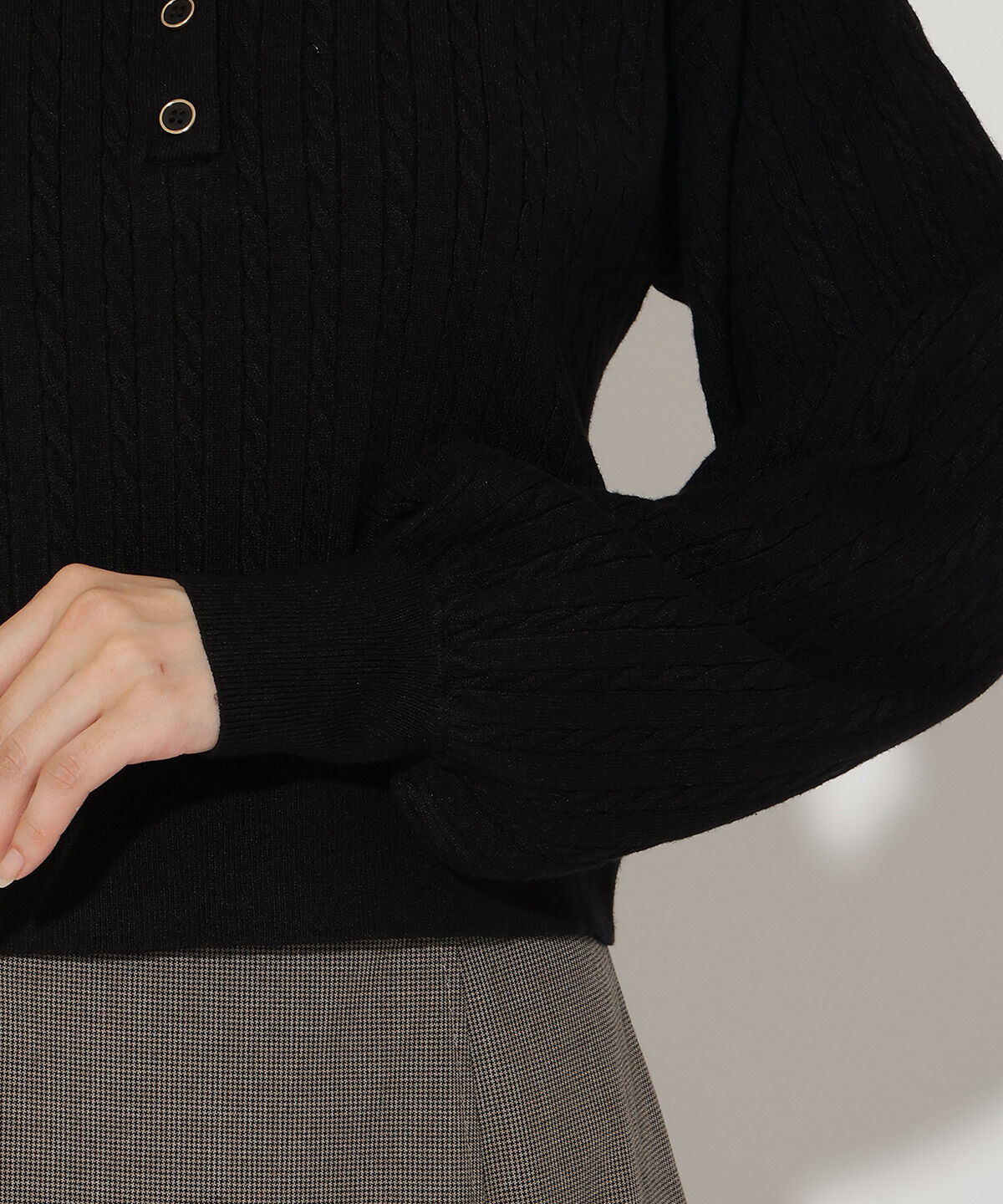 アンドクチュール「シャツ襟ケーブルニット」|ニット・セーター|