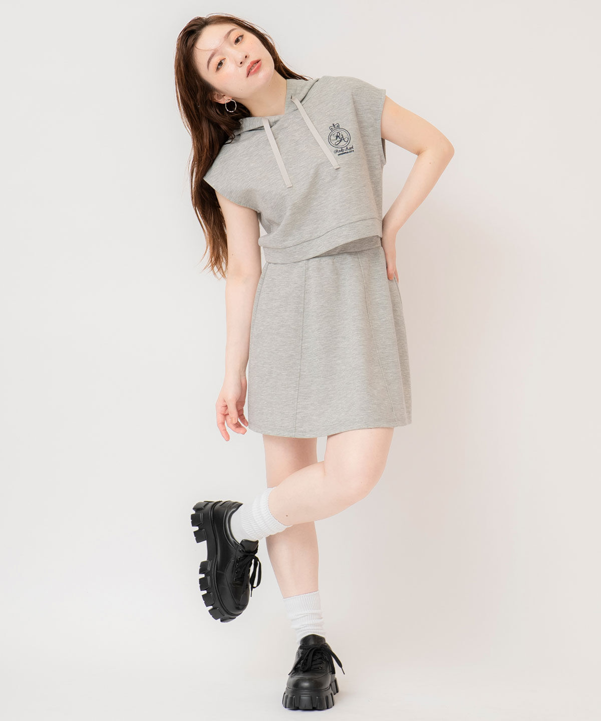 REDYAZEL「エンブレム刺繍フーディー&times;フレアスカートセットアップ」|ワンピース|