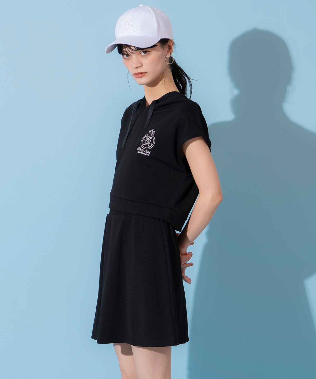 REDYAZEL「エンブレム刺繍フーディー&times;フレアスカートセットアップ」|ワンピース|