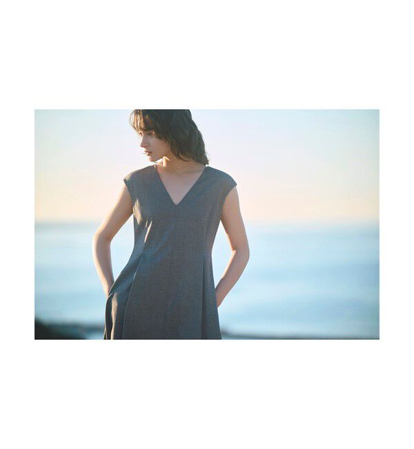 Demi-Luxe BEAMS 「AK+1 / Vネック フレア ノースリーブ ワンピ―ス」|ワンピース|