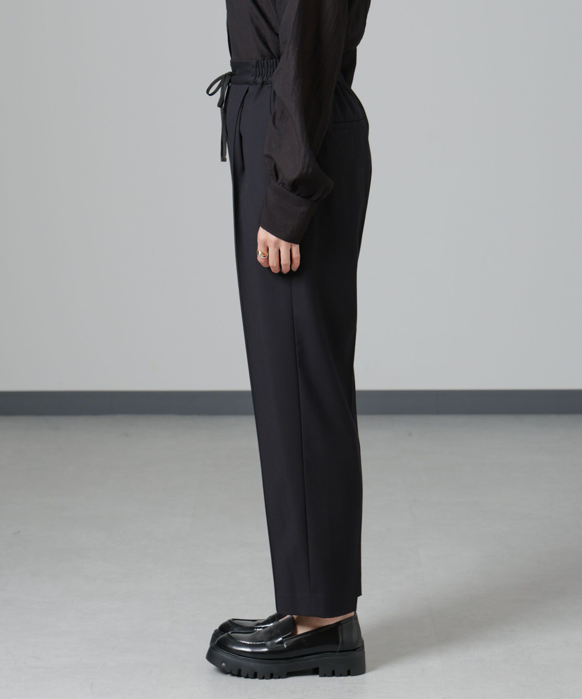 nano･universe「ウラキモウ ピンタックイージーテーパードパンツ」|チノ|