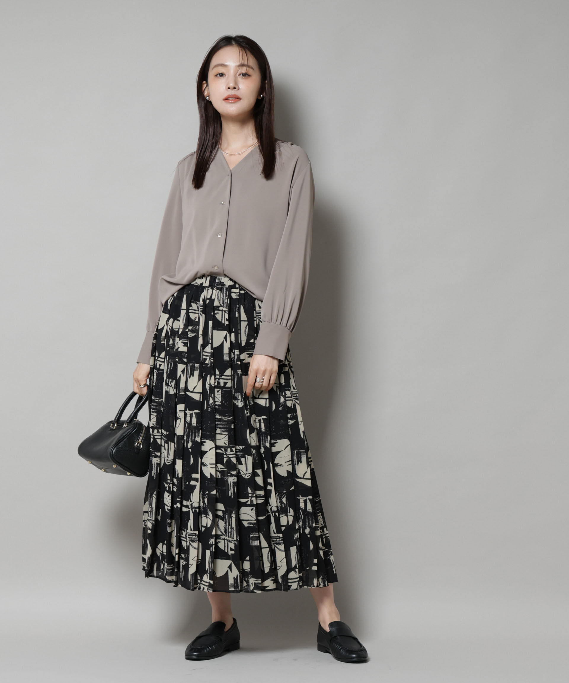 nano･universe「フロントボタンVネックブラウス」|シャツ・ブラウス|