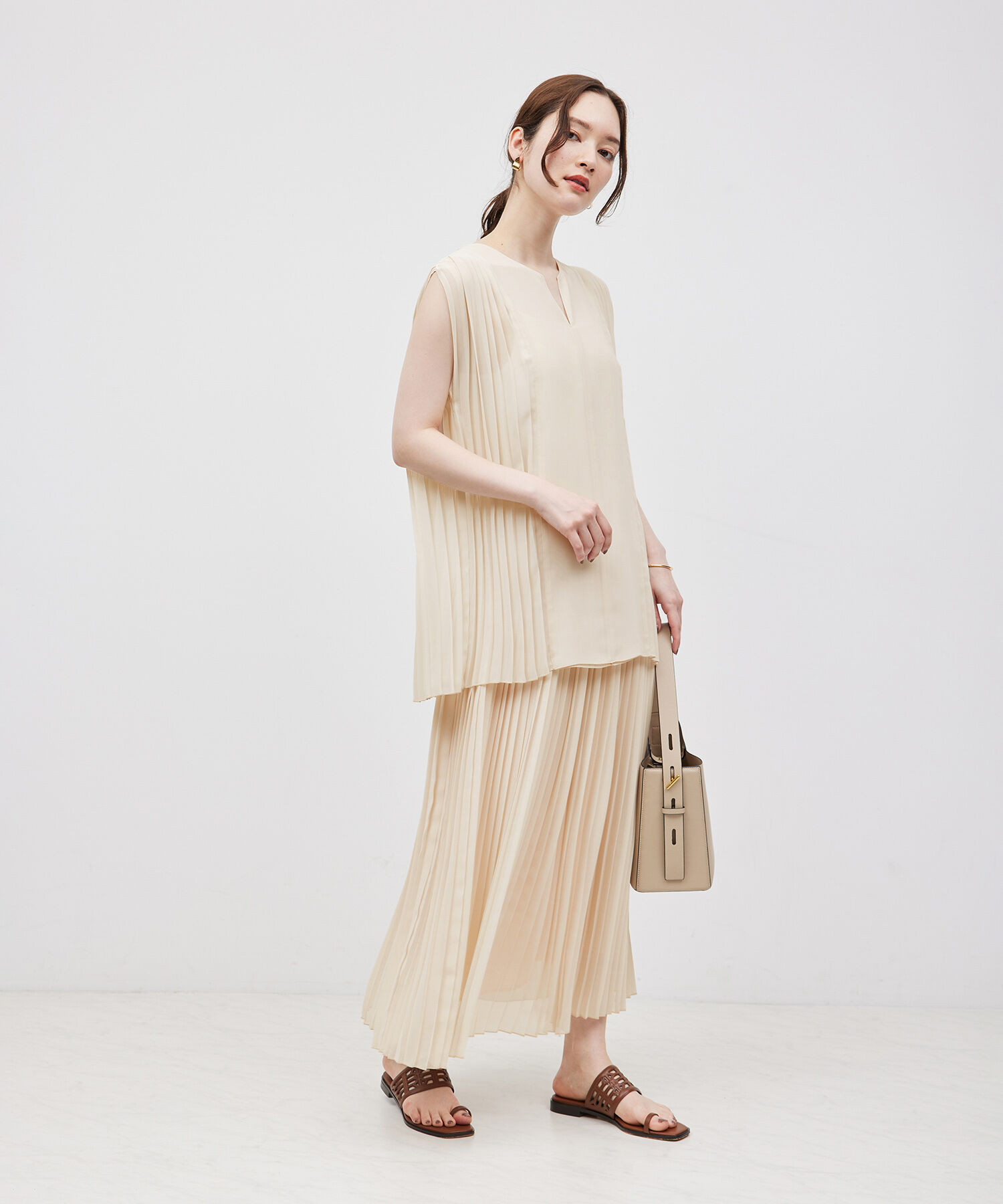 ROPE「プリーツノースリーブブラウス（バイカラー／無地）【メディア掲載】」|シャツ・ブラウス|