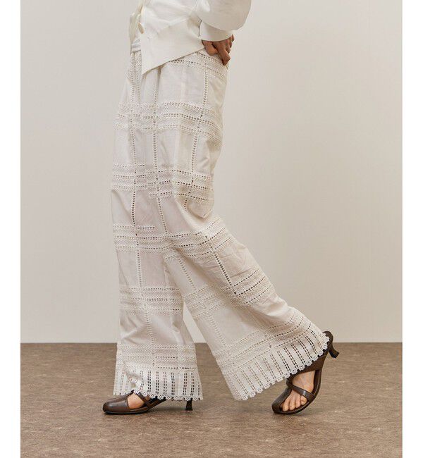 ADAM ET ROPE'「【一部WEB限定カラー】エンブロイダリーイージーパンツ」|チノ|ホワイト(10)