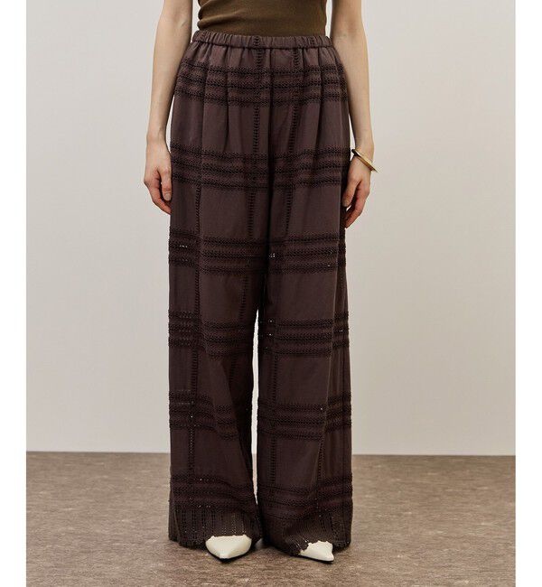 ADAM ET ROPE'「【一部WEB限定カラー】エンブロイダリーイージーパンツ」|チノ|