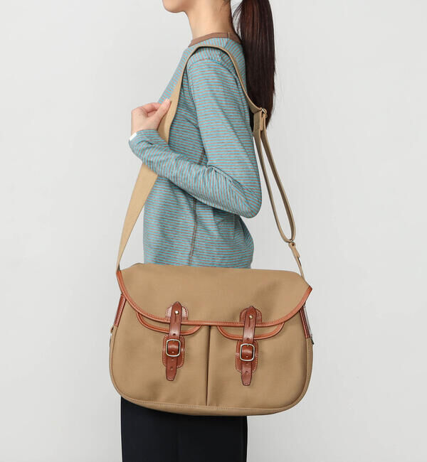 Brady「Brady | ARIEL TROUT LARGE UNISEX」|ショルダー・メッセンジャー|KHAKI