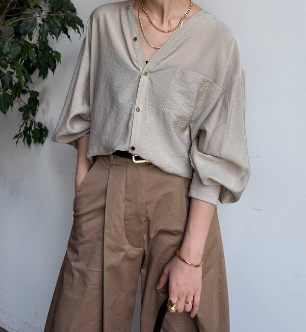  「【新色追加】GOLDボタンVVシャツ」|シャツ・ブラウス|