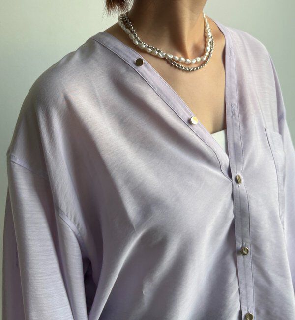  「【新色追加】GOLDボタンVVシャツ」|シャツ・ブラウス|