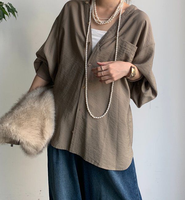  「【新色追加】GOLDボタンVVシャツ」|シャツ・ブラウス|カーキ