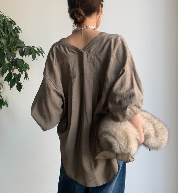  「【新色追加】GOLDボタンVVシャツ」|シャツ・ブラウス|