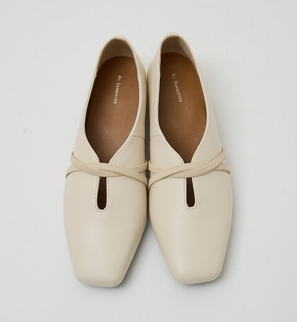 AU BANNISTER「【YouTuber紹介】ストラップソフトレザーフラットパンプス」|その他|アイボリー