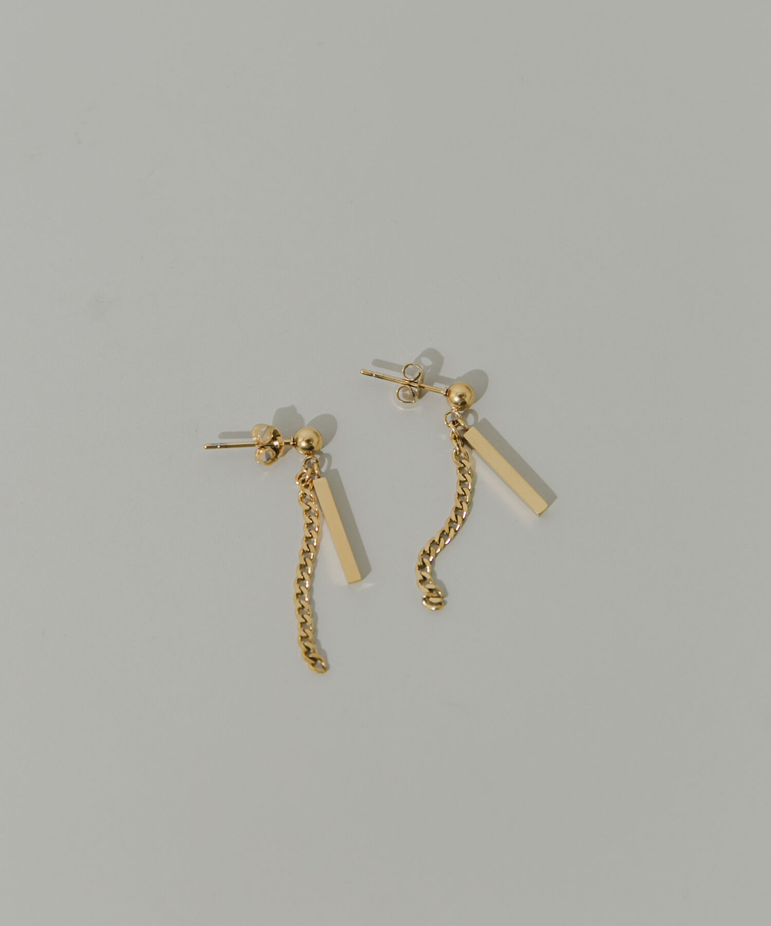 SMELLY「ステンレススクエアバーピアス」|ピアス|ゴールド