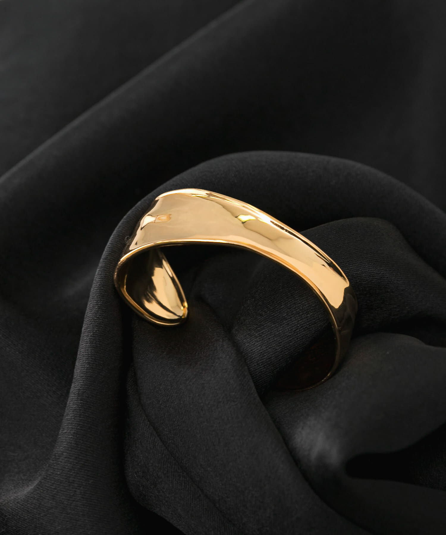 URBAN RESEARCH ROSSO「Favorible　Curvy bangle」|ブレスレット・バングル|ゴールド