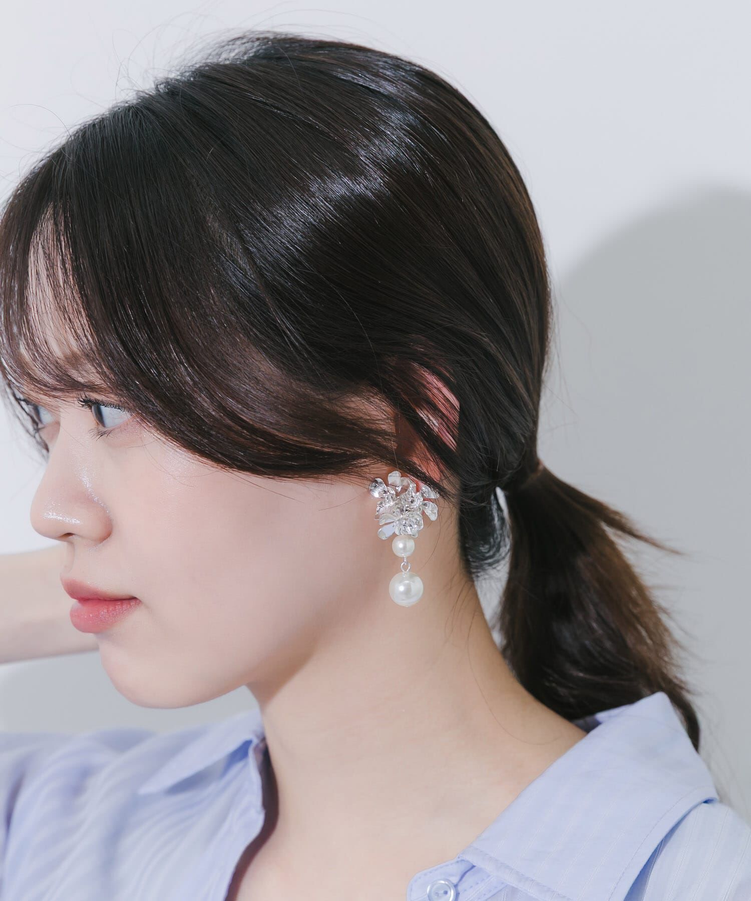 SMELLY「メタルフラワースウィングパールイヤリング」|イヤリング|