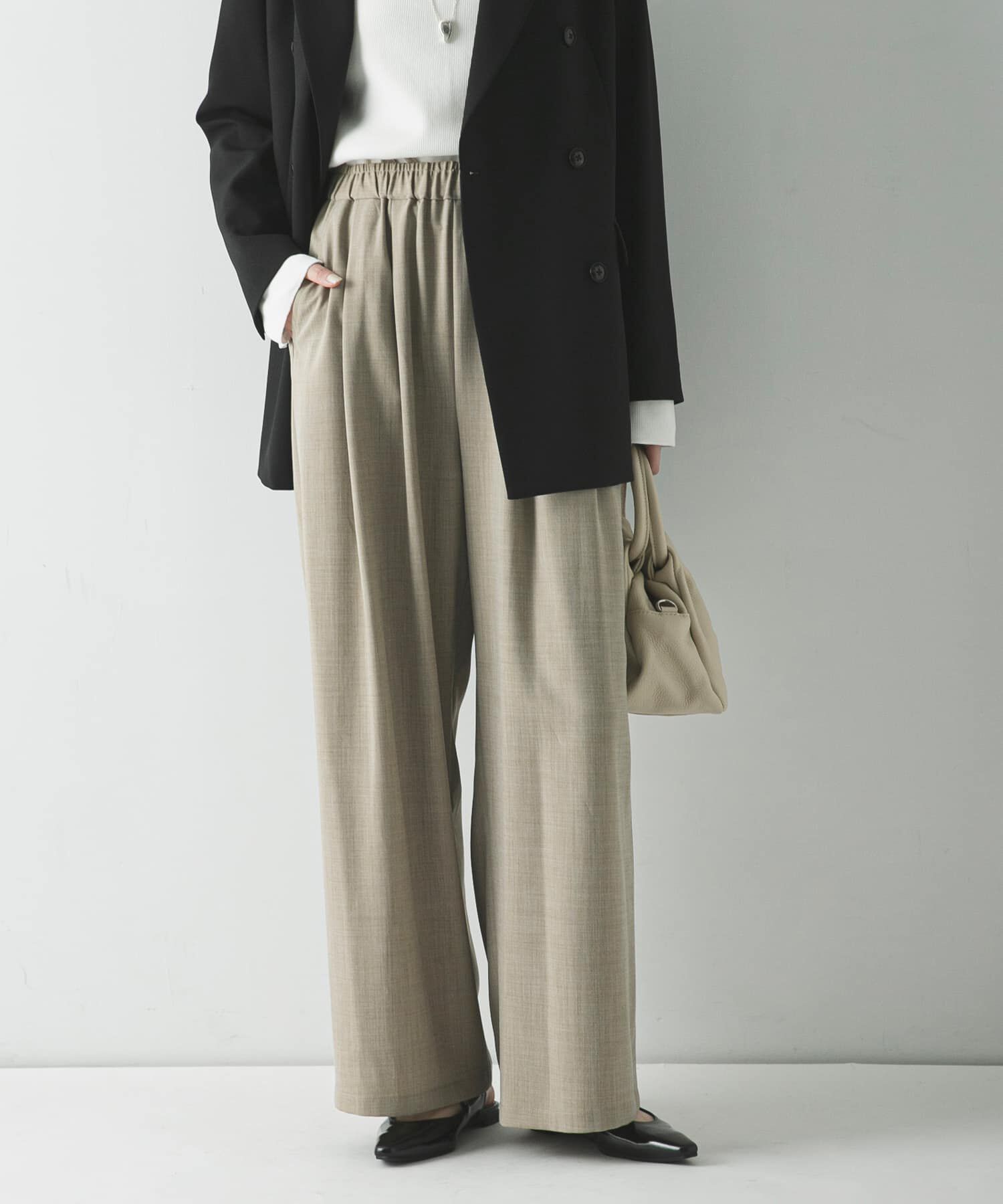 URBAN RESEARCH「『3サイズ展開』『イージーケア』タックギャザーストレートパンツ」|その他|ベージュ