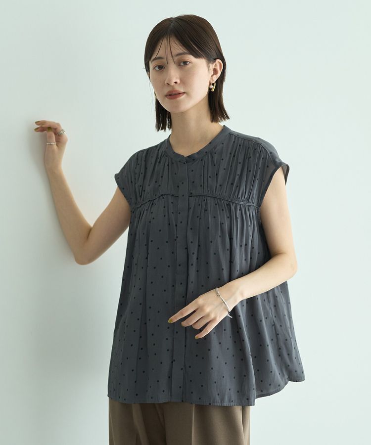 YECCA VECCA「ドット柄ギャザーブラウス」|シャツ・ブラウス|Charcoal Gray