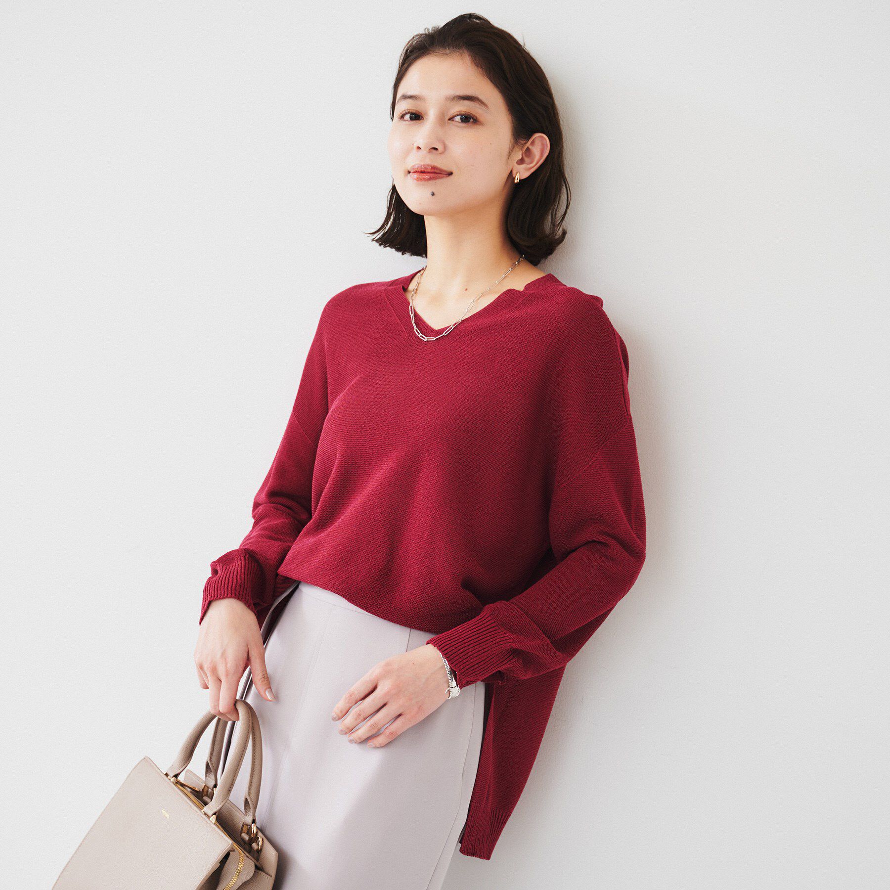 UNTITLED「【体型カバー/清涼感】サイドスリット Vネックニット」|ニット・セーター|ピンク(074)