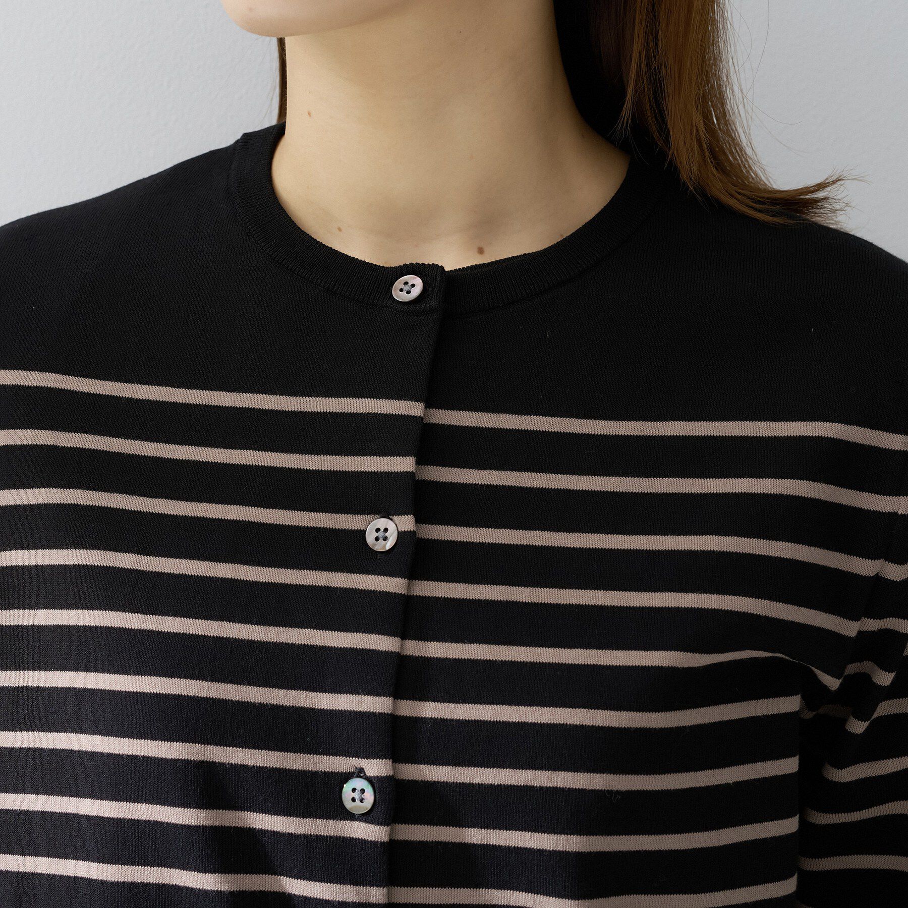 UNTITLED「コットンクルーネックカーディガン」|カーディガン|